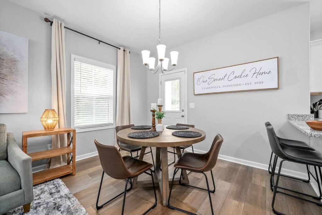 One-Of-A-Kind Smart, Cookie Themed Home For Up To 6 Clarksville Exterior foto