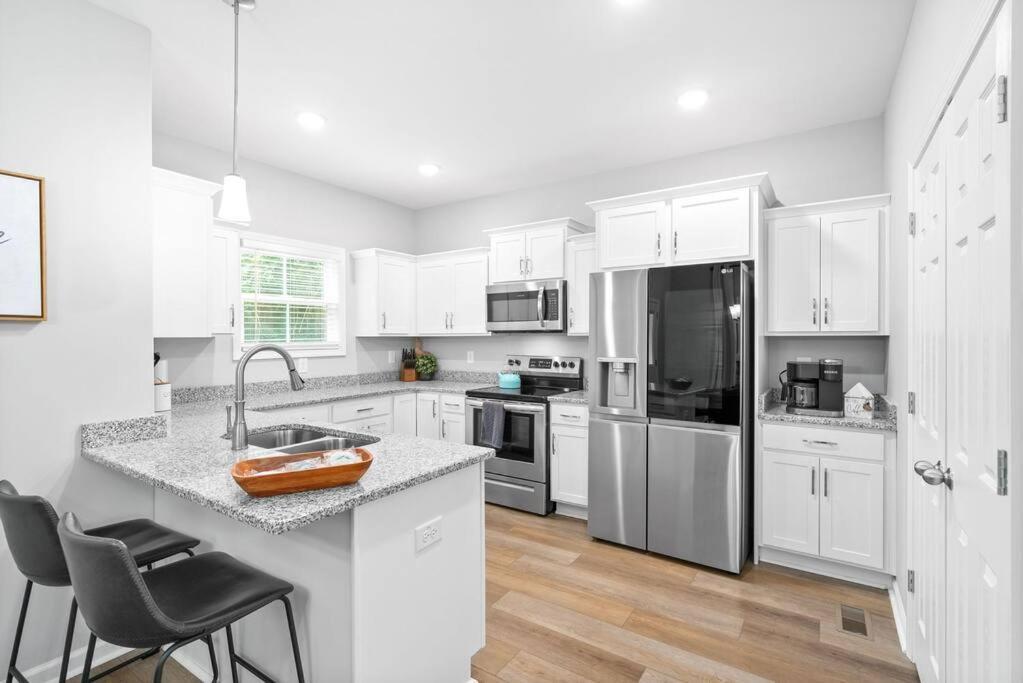 One-Of-A-Kind Smart, Cookie Themed Home For Up To 6 Clarksville Exterior foto