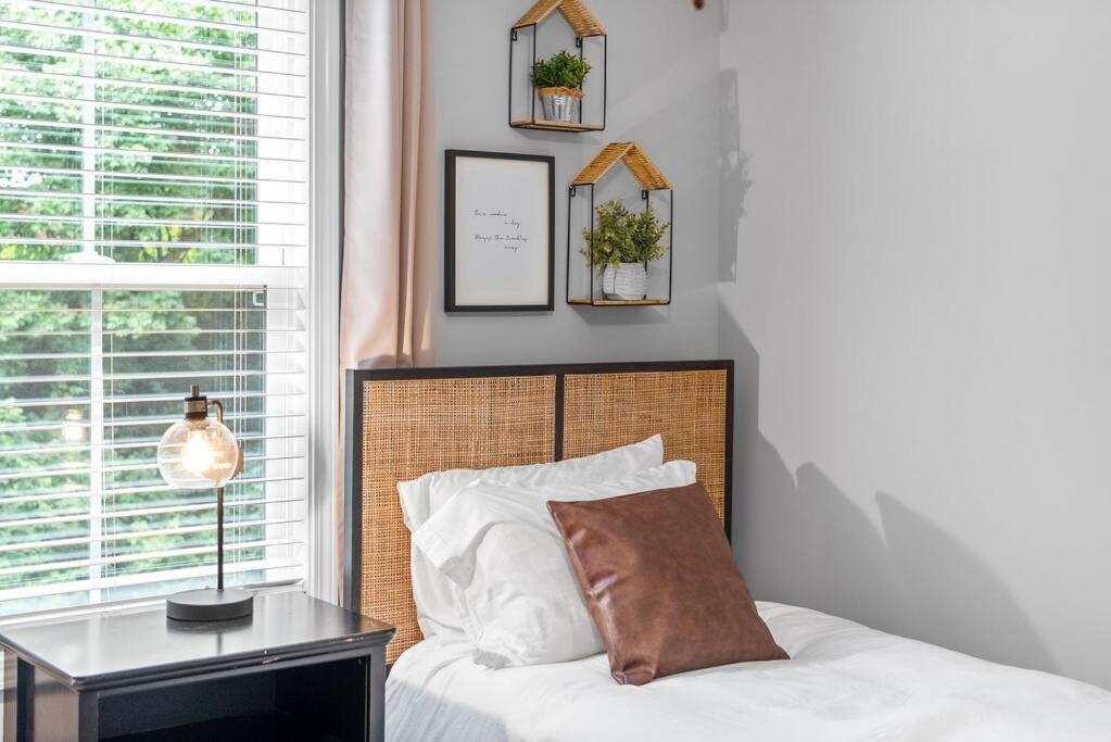 One-Of-A-Kind Smart, Cookie Themed Home For Up To 6 Clarksville Exterior foto