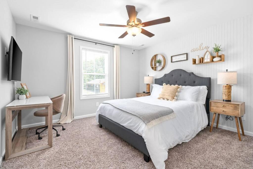One-Of-A-Kind Smart, Cookie Themed Home For Up To 6 Clarksville Exterior foto