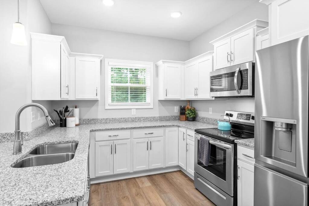 One-Of-A-Kind Smart, Cookie Themed Home For Up To 6 Clarksville Exterior foto